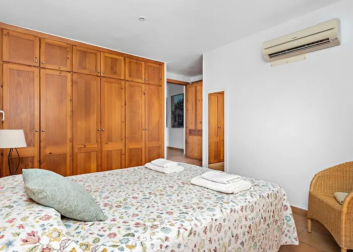 Iris Torret Villa Sant Lluis